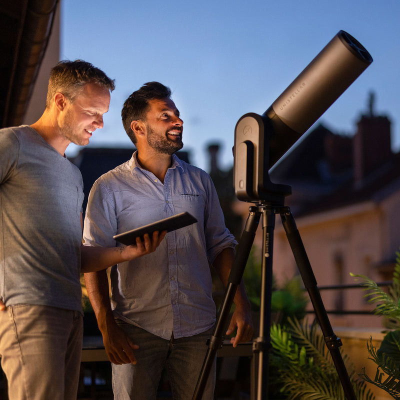 Two men using Unistellar smart telescope